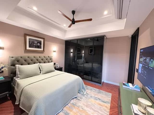LUXURY 4BHK FLOOR FOR RENT — living area and home amenities