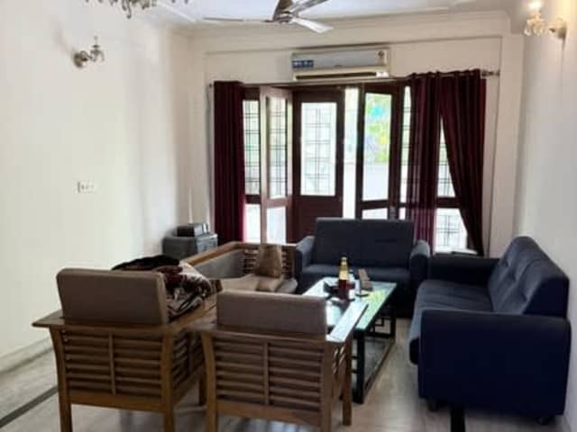 1 room in 3 BHK BUILDER FLOOR SECTOR 25, DLF PHASE 2 — living area and home amenities