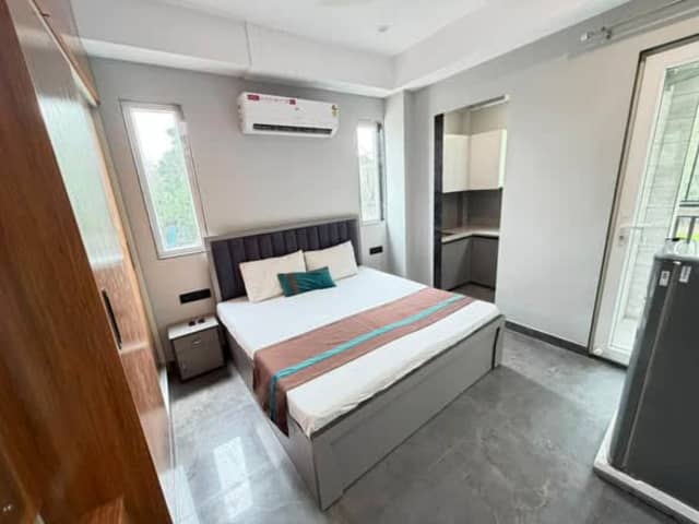 1 RK Fully Furnished in Sec 46 — living area and home amenities