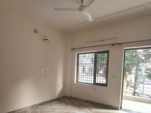 2 BHK Semi Furnished in Sec 46 — bedroom interior view