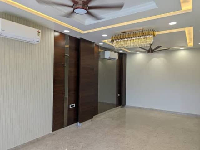 4BHK Semi Furnished in SEC 45 — living area and home amenities