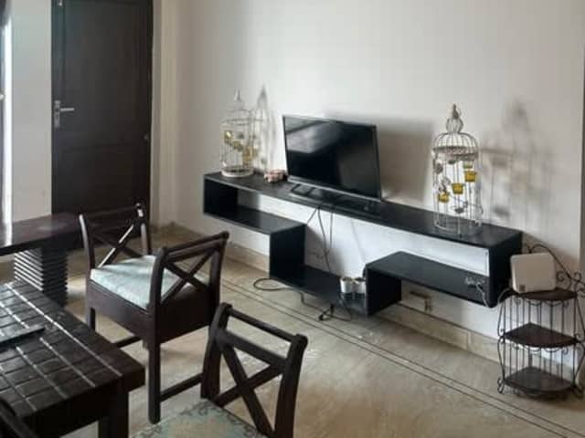 Female Flatmate Wanted | Fully Furnished 2BHK | DLF Aster Avenue, DLF Phase IV, Gurgaon — living area and home amenities