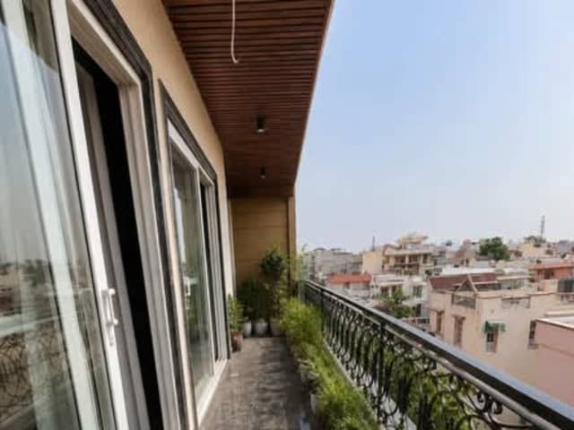 3 BHK Fully Furnished in Sector 15, Gurgaon — property photo 1 of 5