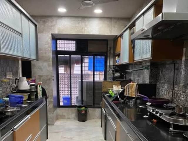 Female Flatmate Wanted for 3.5 BHK in Vile Parle East — living area and home amenities