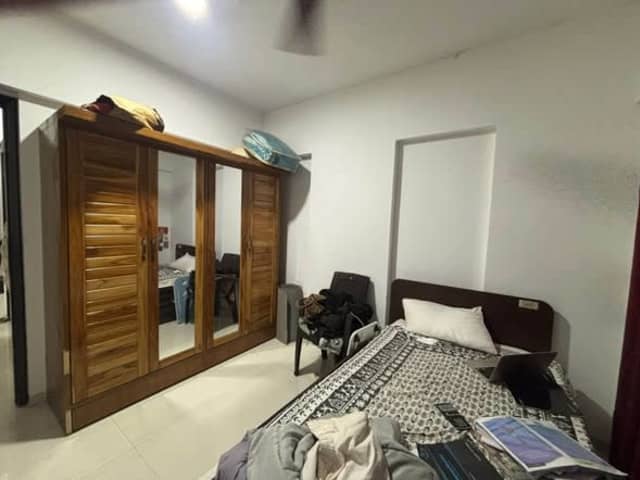Female Single Occupancy Available in Goregaon — bedroom interior view