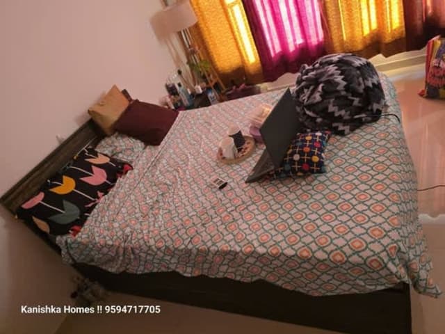 Spacious Sharing Flat in Andheri East — bedroom interior view
