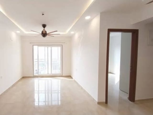 2BHK in Bandra East — living area and home amenities