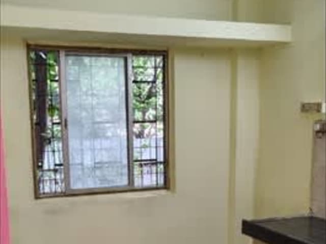 1 BHK Unfurnished in Andheri West — living area and home amenities