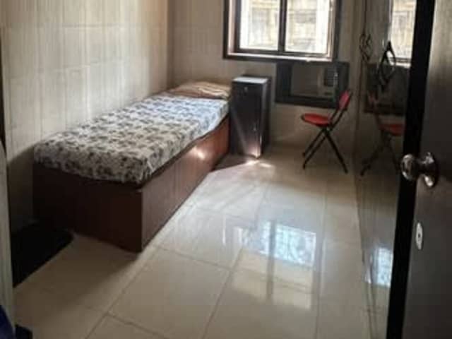 Female Flatmate Wanted for 1BHK in Seven Bungalows, Versova — verified flat photo 1