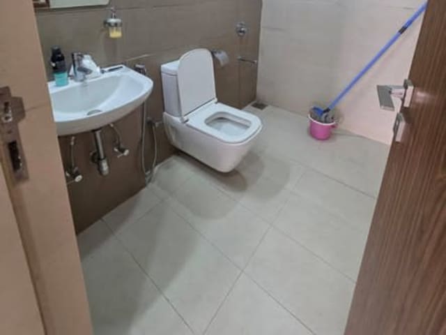 2BHK Flat in Andheri East — verified listing cover photo