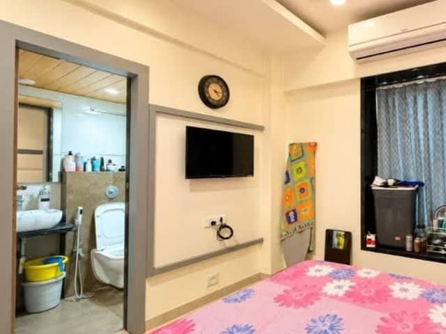 Fully Furnished 3 RK Flat in Sher-E-Punjab Colony, Andheri East — living area and home amenities