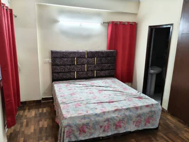 PRE-OCCUPIED ROOM AVAILABLE — property photo 1 of 5