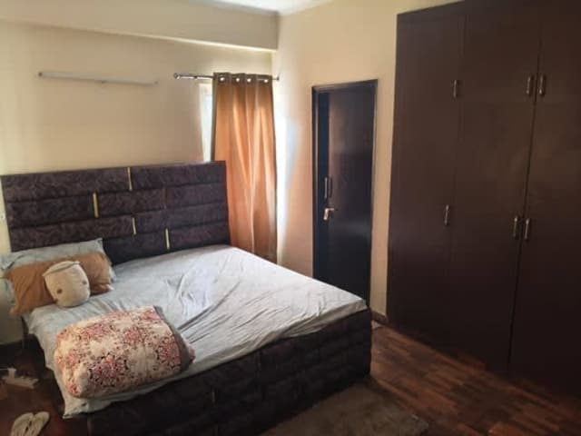 PRE-OCCUPIED ROOM AVAILABLE — living area and home amenities