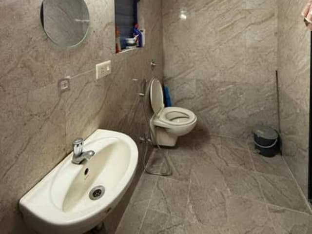 Female Flatmate Required in Double Sharing Master Bedroom — property photo 1 of 5