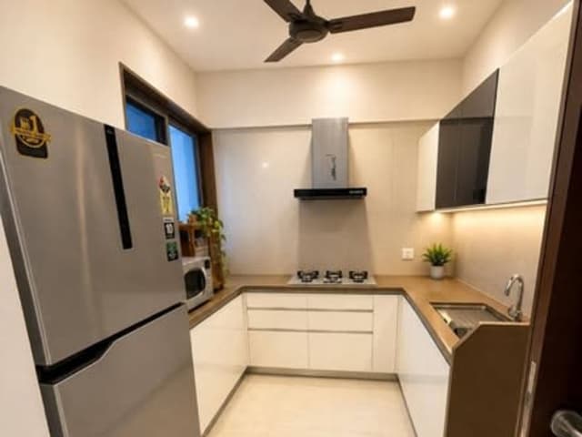 LUXURY MASTER PRIVATE BEDROOM – SINGLE OCCUPANCY — bedroom interior view