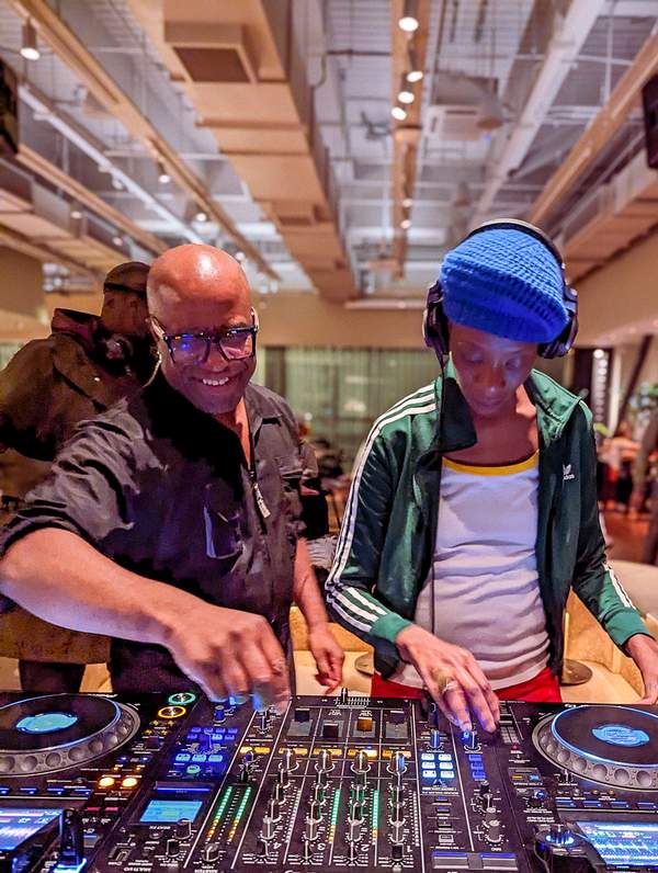 Handson Family at Tate Corner Bar