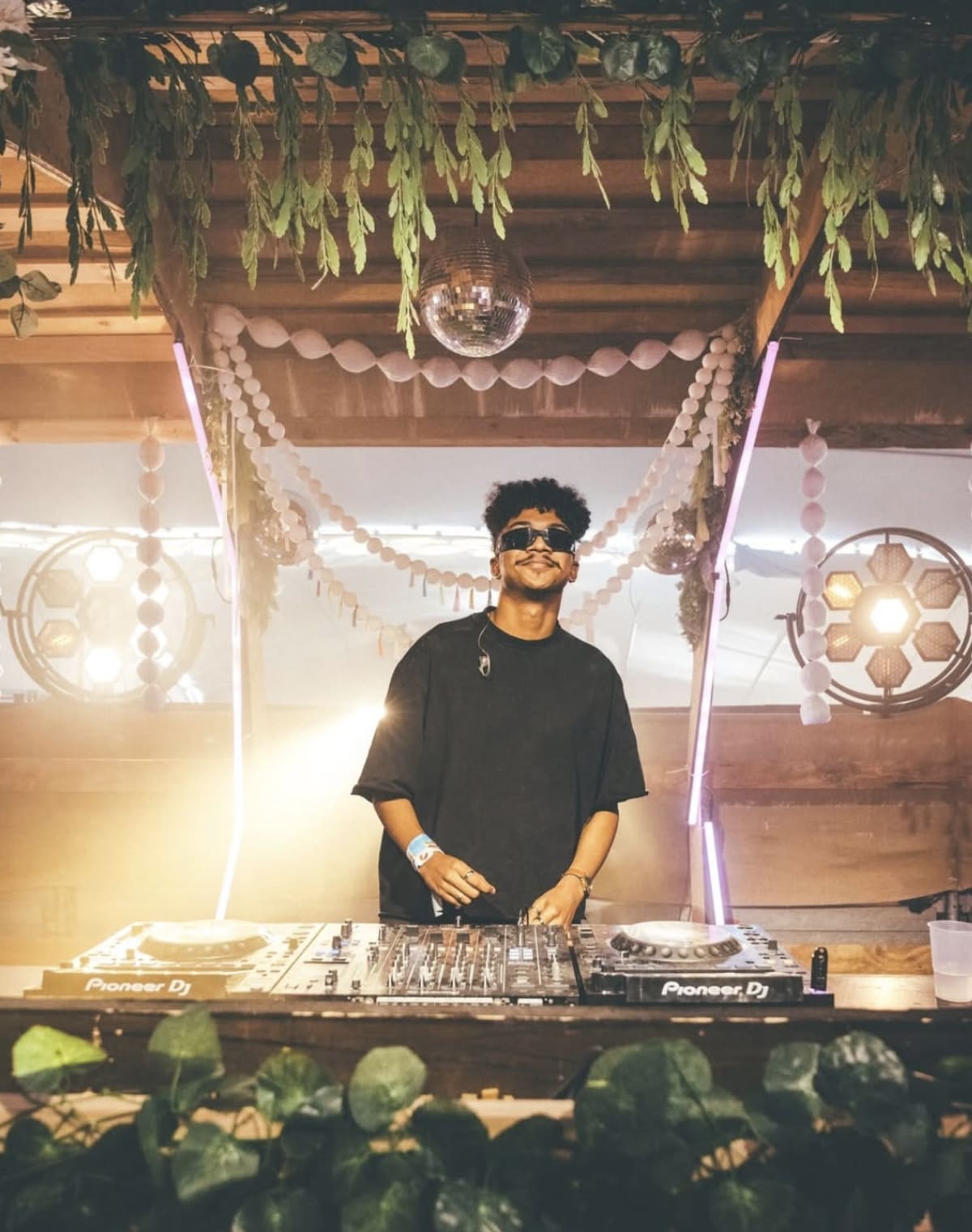 Kurt April performing an electronic club DJ set