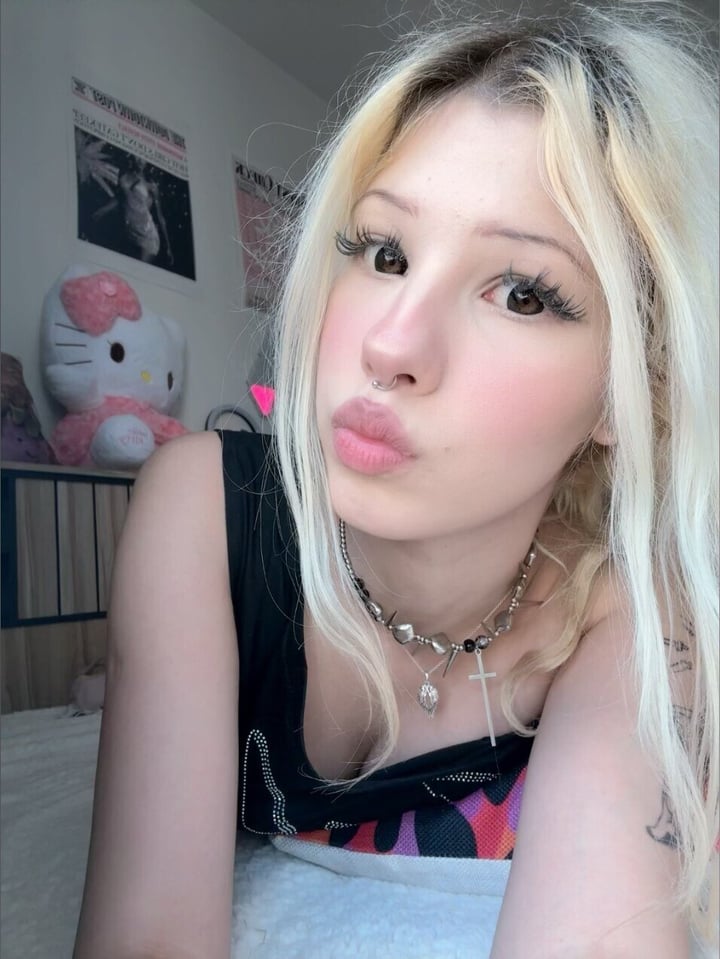 Chloe :3 profile