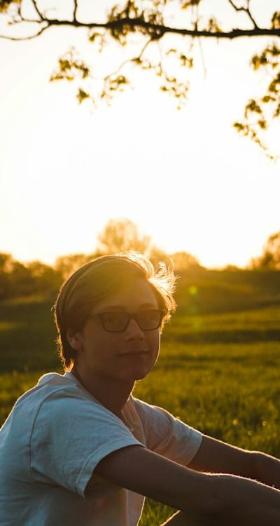 A guide to selecting daisy seeds for your garden.