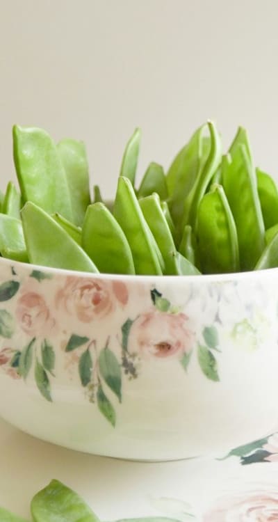 Perfectly ripe and plump green peas