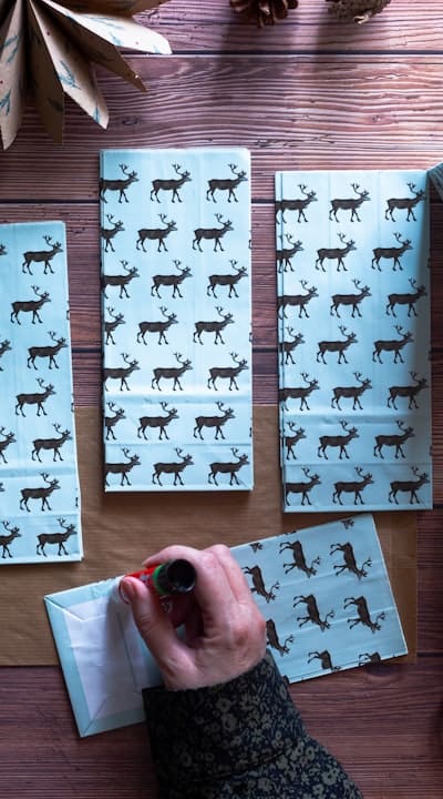 Proper technique for harvesting spinach leaves.