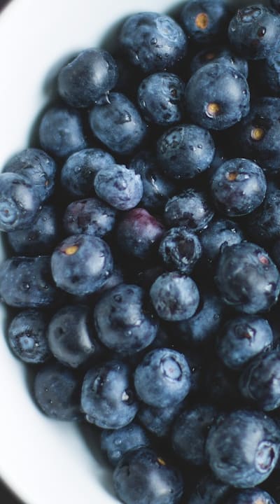 Alt text: Rinsing and drying fruit seeds for storage.