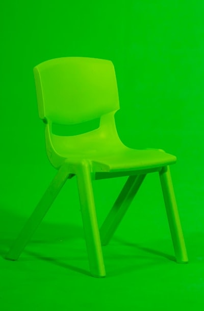 Fertilizing green bean plants for healthy growth and productivity.