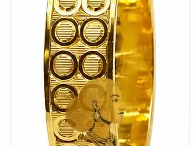 A beautifully handcrafted 21K gold wedding ring featuring an elegant polished finish and timeless design. Perfect for weddings, engagements, anniversaries, or everyday wear.