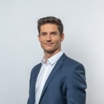 Tomi
- projektmenedzser