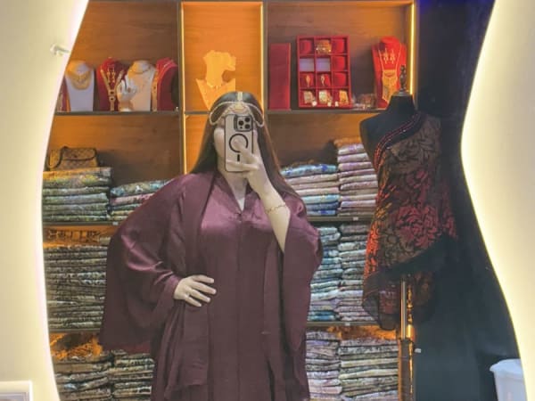 Abaya Perlee et Strass : l'Abaya de Soiree Tendance 2026