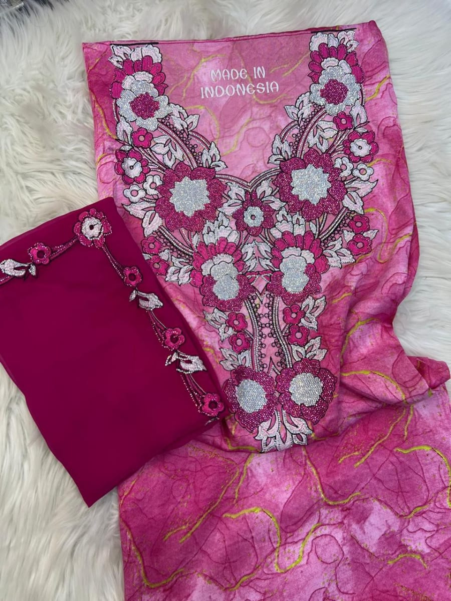 Mikhwar Andaloussi Rose Brode - Tissu Mariage 3ars Maroc couleur rose et blanc - Mikhwar UAE authentique disponible au Maroc chez Zargue