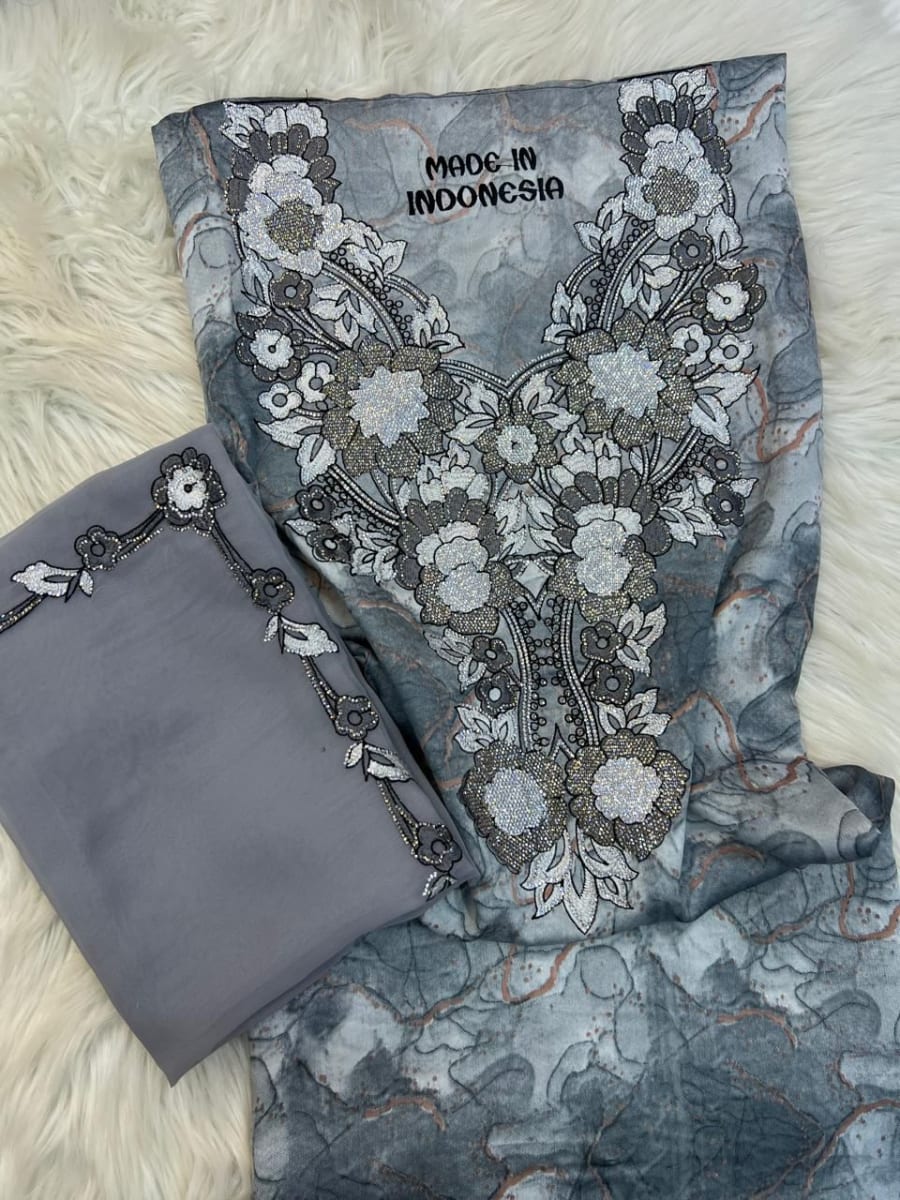 Mikhwar Andaloussi Gris Brode - Tissu Mariage 3ars Maroc couleur gris et blanc - Mikhwar UAE authentique disponible au Maroc chez Zargue