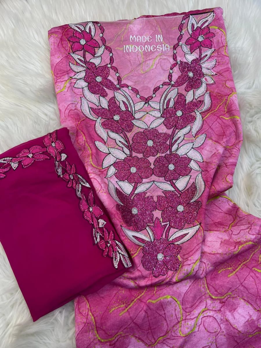 Mikhwar Andaloussi Rose Brode - Tissu Mariage 3ars Maroc couleur rose et rouge - Mikhwar UAE authentique disponible au Maroc chez Zargue