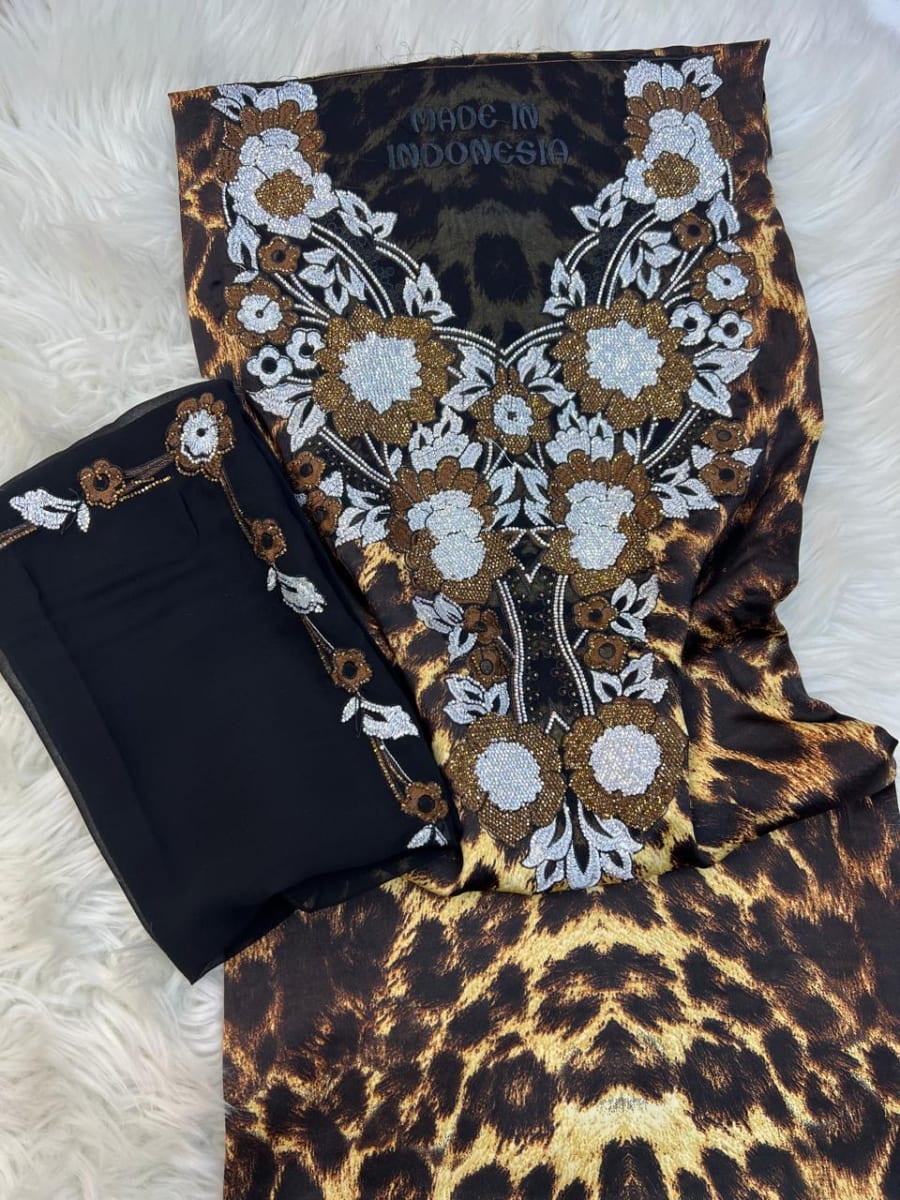 Mikhwar Andaloussi Tiger Noir - Tissu 3ars Mariage UAE Premium couleur noir et doré - Mikhwar UAE authentique disponible au Maroc chez Zargue