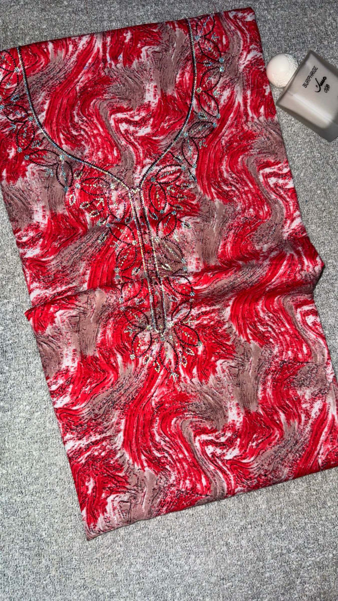 Mikhwar Andaloussi Rouge Brode - Tissu Mariage 3ars Maroc couleur rouge et gris - Mikhwar UAE authentique disponible au Maroc chez Zargue