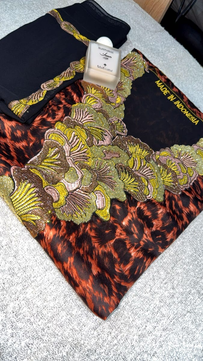 Mikhwar Andaloussi Tiger Noir - Tissu 3ars Mariage UAE Premium couleur noir et orange - Mikhwar UAE authentique disponible au Maroc chez Zargue