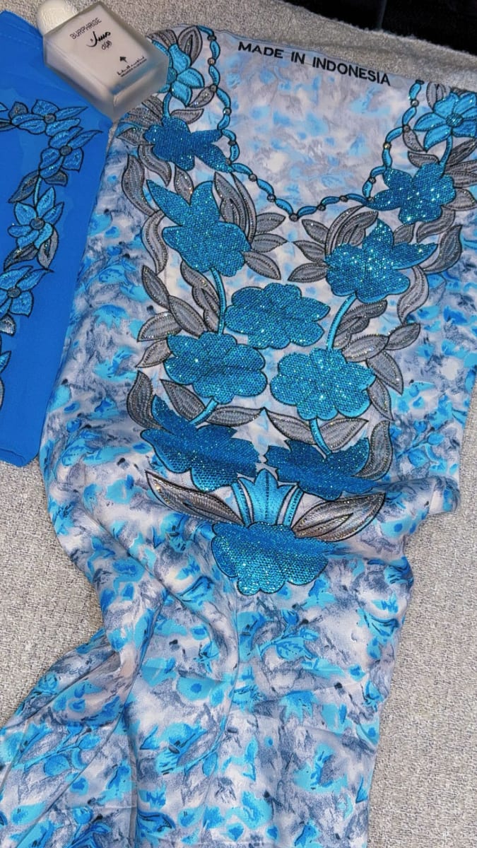 Mikhwar Andaloussi Bleu Brode - Tissu Mariage 3ars Maroc couleur bleu et gris - Mikhwar UAE authentique disponible au Maroc chez Zargue