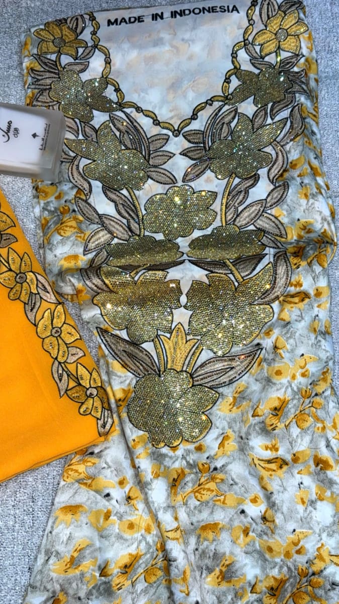 Mikhwar Andaloussi Dore Brode - Tissu Mariage 3ars Maroc couleur dore et gris - Mikhwar UAE authentique disponible au Maroc chez Zargue