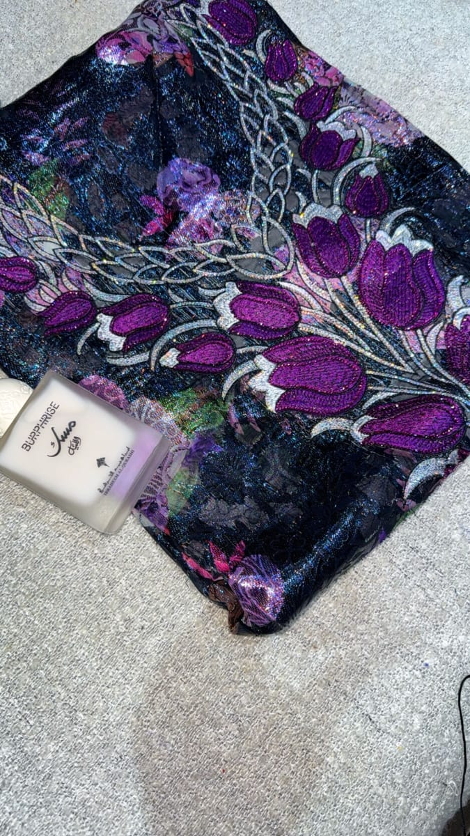 Tlija Italie Noir Elegant - Tissu Caftan Mariage Marocain couleur noir et violet - Mikhwar UAE authentique disponible au Maroc chez Zargue