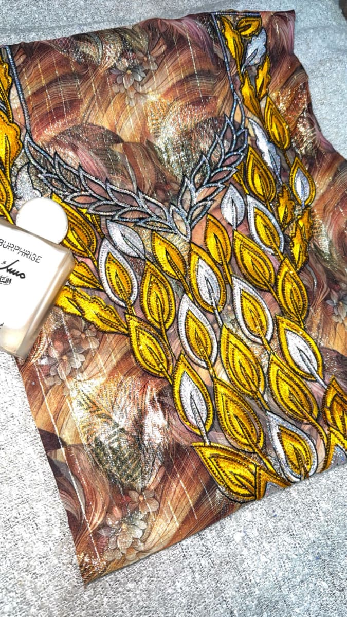 Tlija Italie Marron Elegant - Tissu Caftan Mariage Marocain couleur marron et jaune - Mikhwar UAE authentique disponible au Maroc chez Zargue