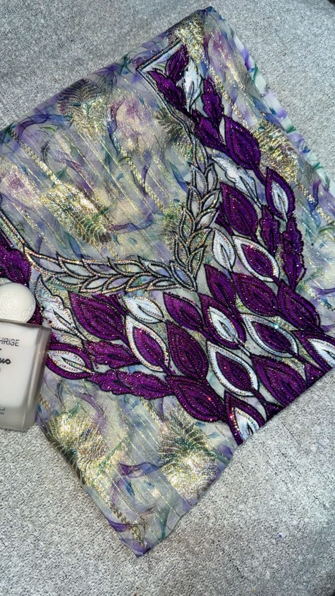 Tlija Italie Violet Elegant - Tissu Caftan Mariage Marocain couleur violet et doré - Mikhwar UAE authentique disponible au Maroc chez Zargue