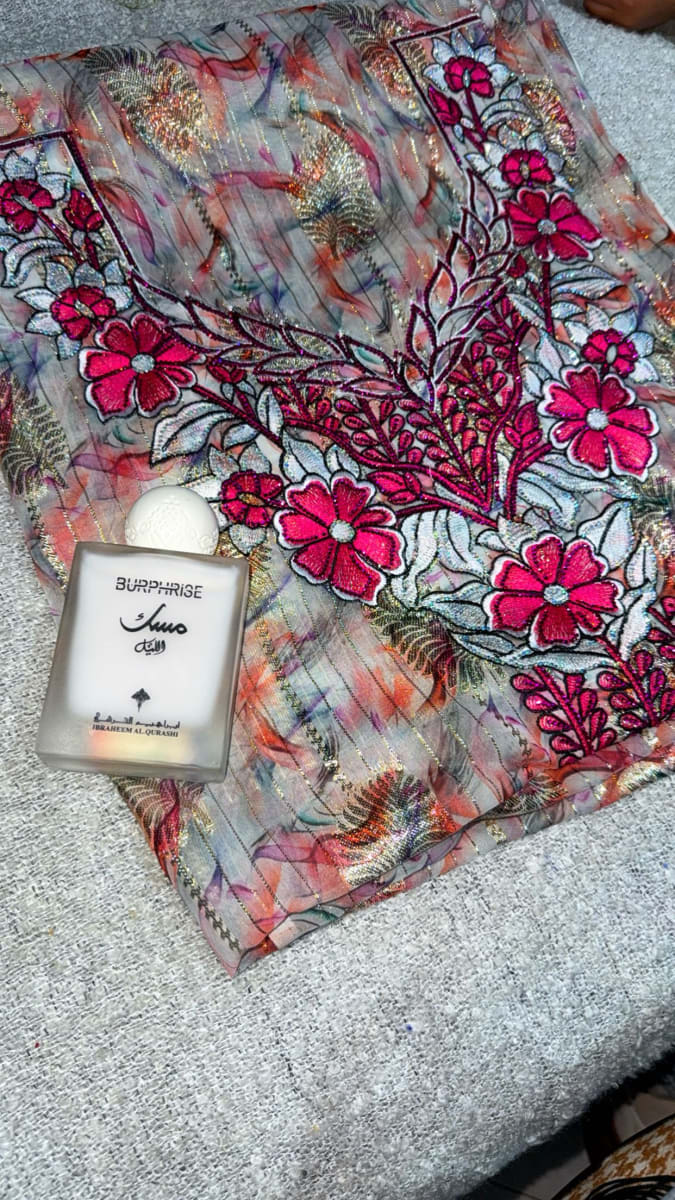 Tlija Italie Rose Elegant - Tissu Caftan Mariage Marocain couleur rose et doré - Mikhwar UAE authentique disponible au Maroc chez Zargue