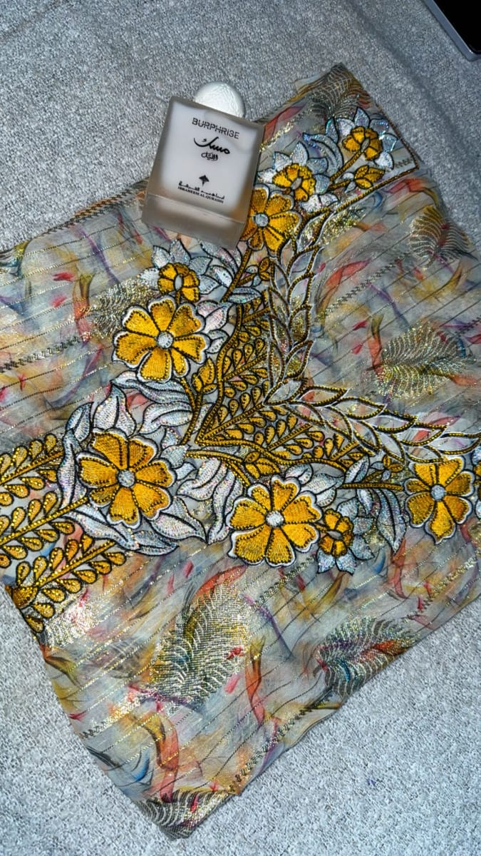 Tlija Italie Jaune Elegant - Tissu Caftan Mariage Marocain couleur jaune et blanc - Mikhwar UAE authentique disponible au Maroc chez Zargue