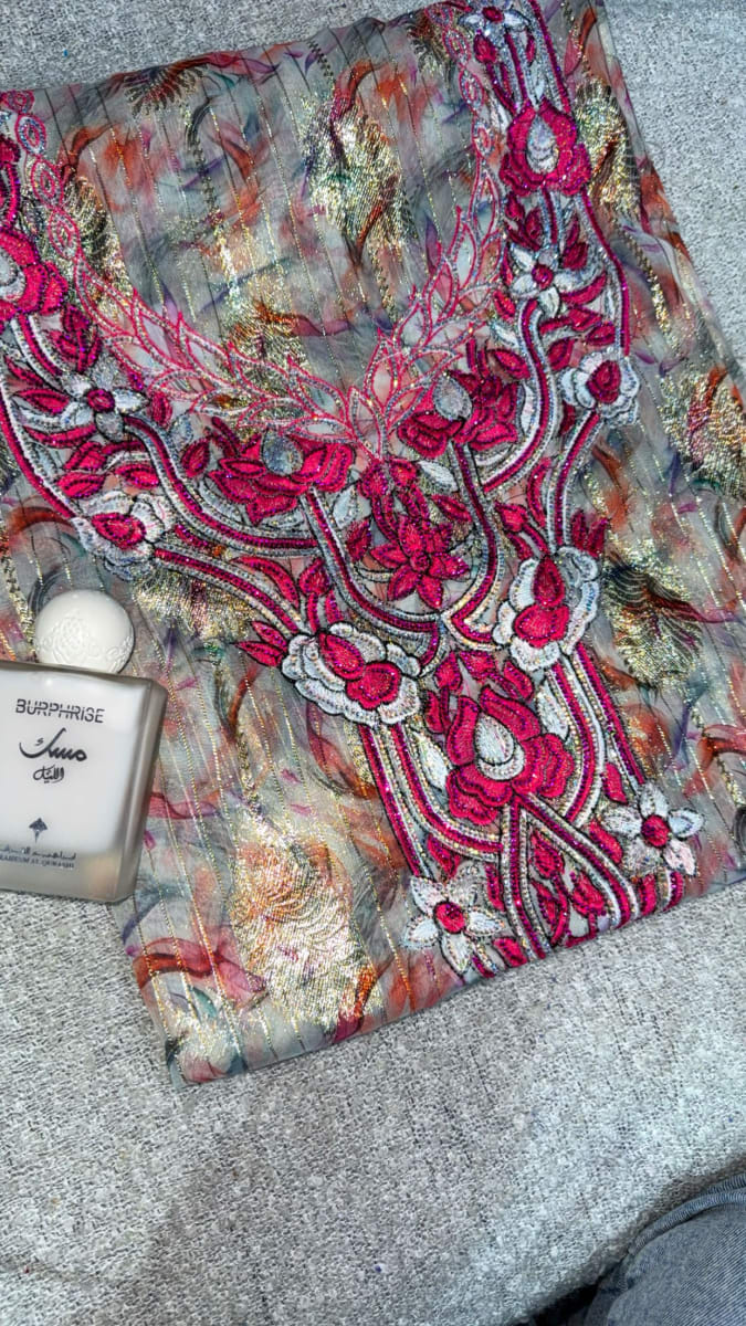 Tlija Italie Rose Elegant - Tissu Caftan Mariage Marocain couleur rose et doré - Mikhwar UAE authentique disponible au Maroc chez Zargue