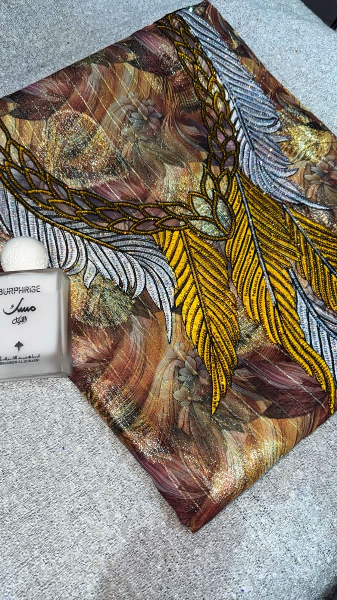 Tlija Italie Marron Elegant - Tissu Caftan Mariage Marocain couleur marron et jaune - Mikhwar UAE authentique disponible au Maroc chez Zargue