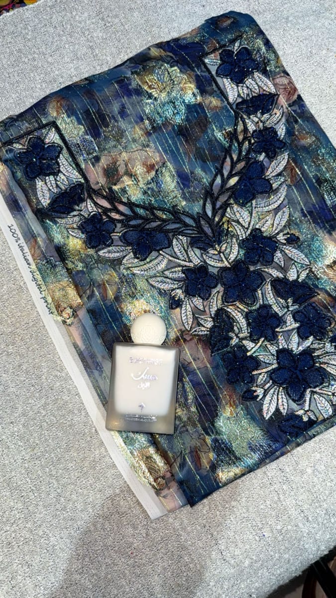 Tlija Italie Bleu Elegant - Tissu Caftan Mariage Marocain couleur bleu et doré - Mikhwar UAE authentique disponible au Maroc chez Zargue