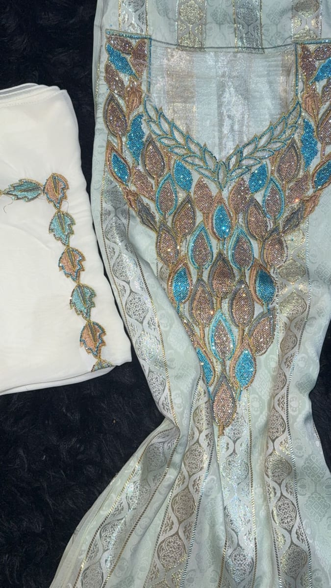 Mikhwar Jawhara Blanc - Tissu Luxe 3ars Mariage UAE couleur blanc et bleu - Mikhwar UAE authentique disponible au Maroc chez Zargue