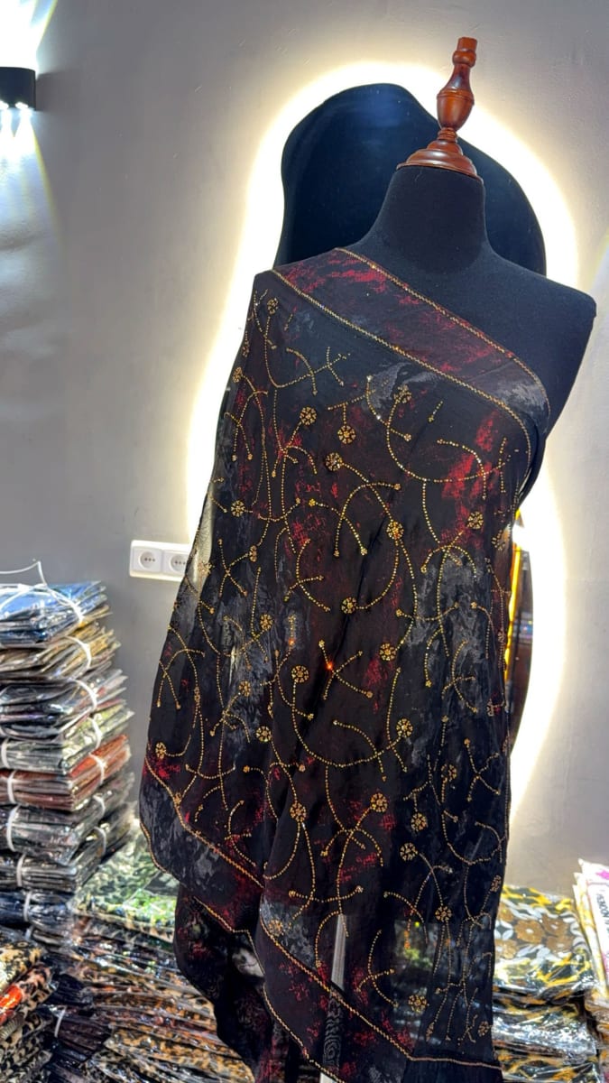 Foulard Tlija Noir - Chale Elegant UAE Mariee Marocaine couleur noir et doré - Foulard UAE authentique disponible au Maroc chez Zargue