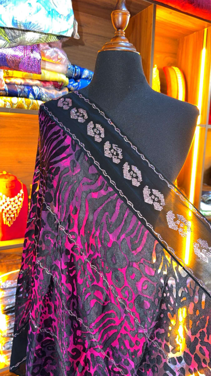 Foulard Chila Noir - Chale Traditionnel UAE Mariage 3ars couleur noir et rose - Foulard UAE authentique disponible au Maroc chez Zargue