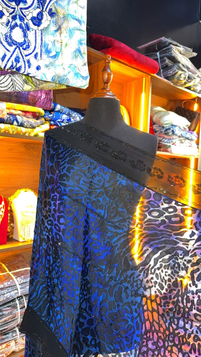 Foulard Chila Bleu - Chale Traditionnel UAE Mariage 3ars couleur bleu et noir - Foulard UAE authentique disponible au Maroc chez Zargue